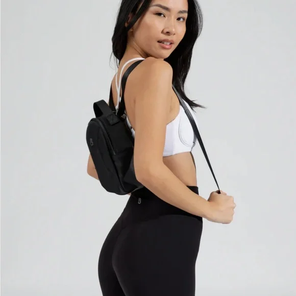 Buffbunny mini gamechanger backpack purse, mint NIB - Picture 2 of 2